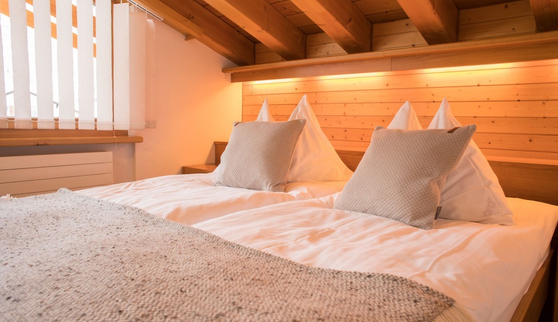 Attika Mischabel Bett