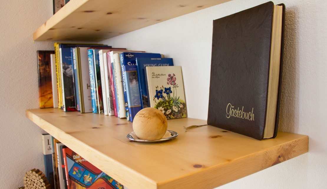 Bonatti Stube Bücherregal