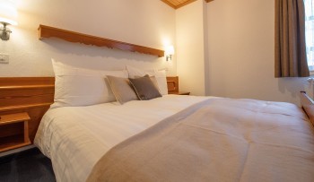 Economy Zimmer Bett
