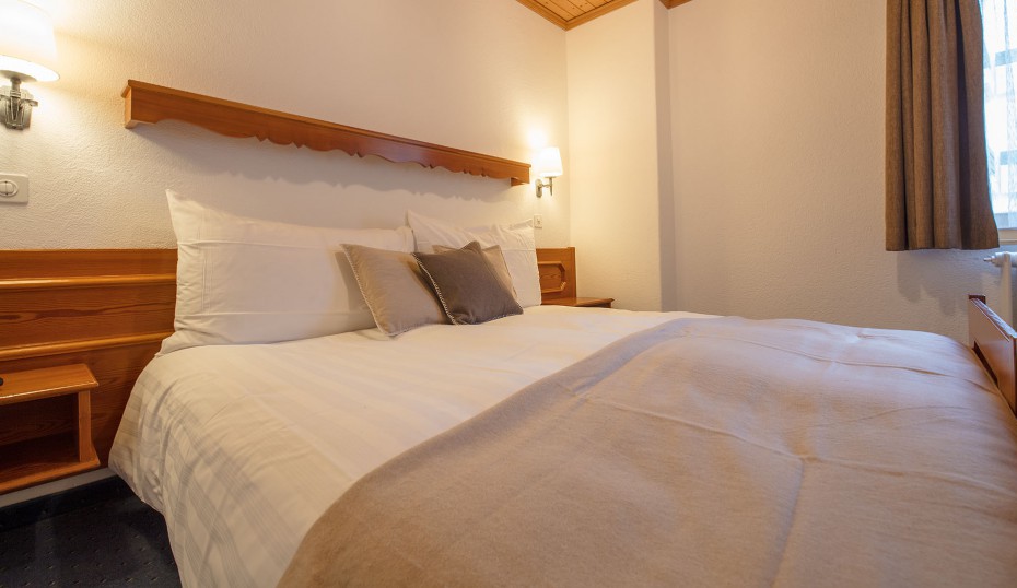 Economy Zimmer Bett