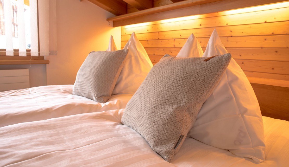 Attika Mischabel Detail