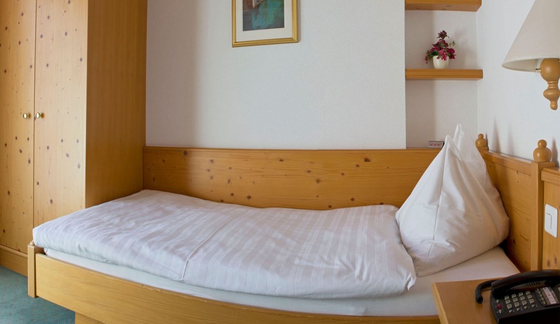 Einzelzimmer Bett