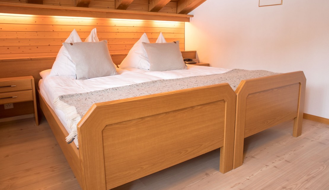 Attika Mischabel Schlafzimmer