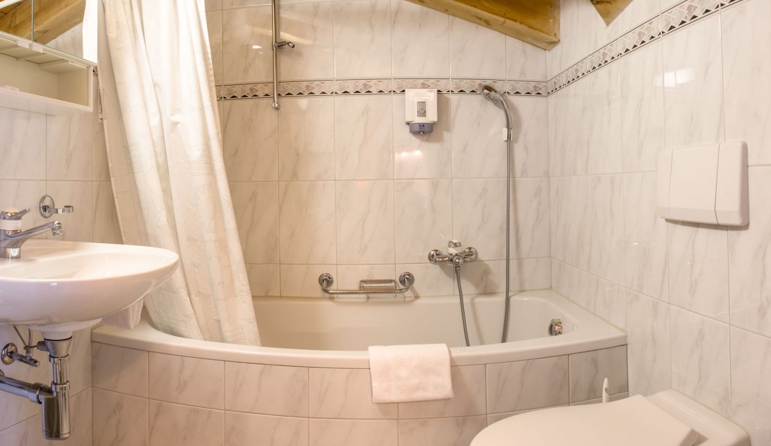 Attika Mischabel Badezimmer